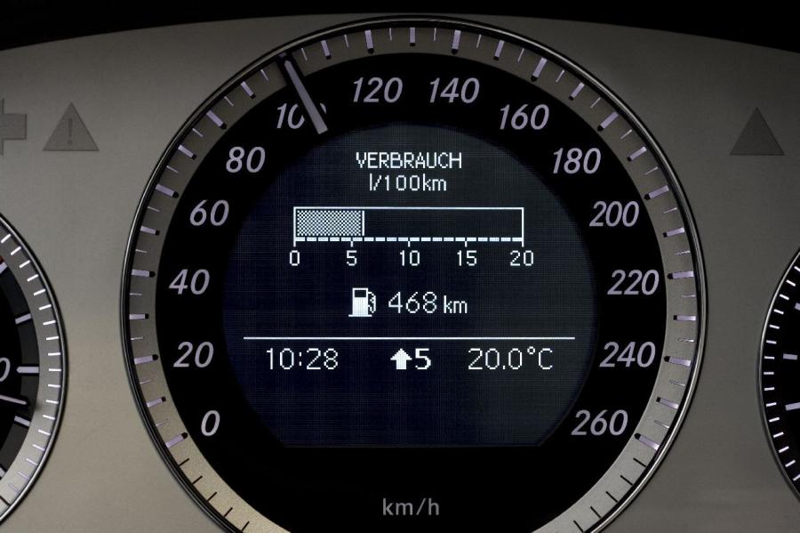  Mercedes-Benz C-Class 2008 года  (фото 10 из 27)
